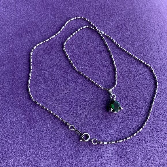 Green crystal faceted pendant necklace 18k GP 16” - Picture 8 of 8